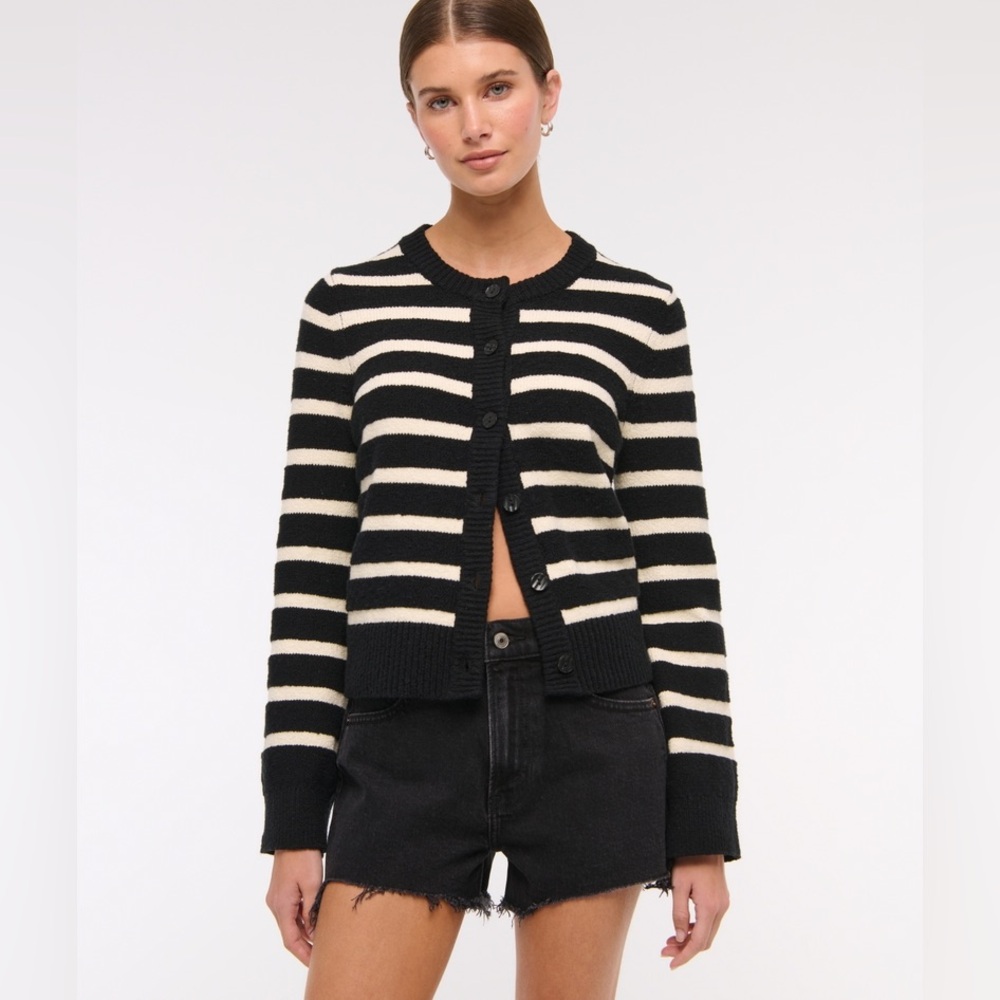 NWOT Abercrombie & Fitch The Mom ShortHigh Rise Size 16
